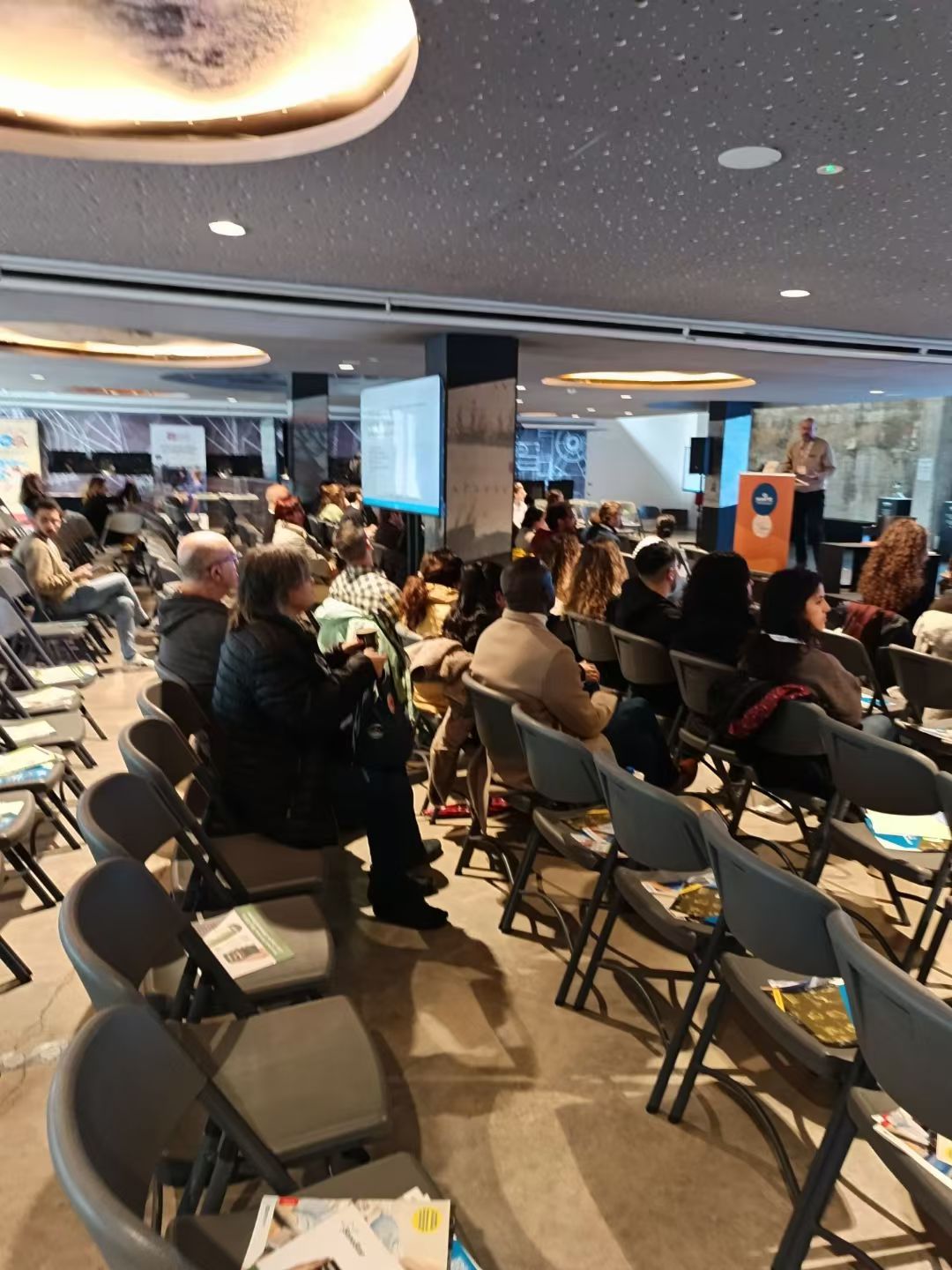 西班牙医疗学术会,索诺星SonoStar掌上彩超成为了大会的热点,受到了很多医生的关注和认可